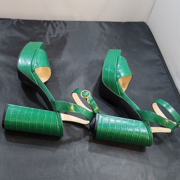 BRAND NEW GUESS WGRESTORE-R CROCODILE EMBOSSED LEATHER PLATFORM SANDALS R3 - Picture 6 of 16